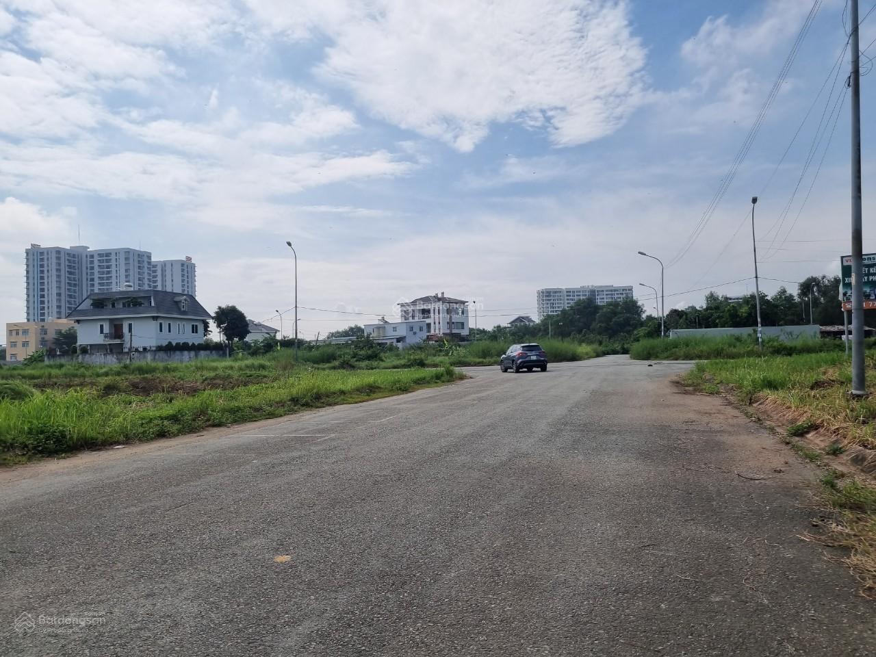 Bán nhanh nền trục chính 711 KDC Bách Khoa, DT: 428m2, sổ cá nhân, giá 69tr/m2