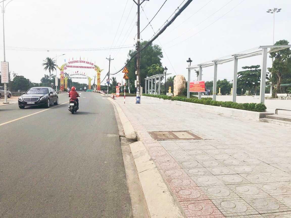 Mặt tiền nhựa gần công viên Bình Nhâm CMT8 DT 416m2