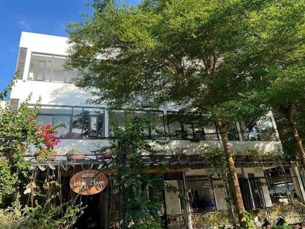 Bán khách sạn góc KDC Hồng Phát, gần bệnh viện Phương Châu, Nhi Đồng, Đa Khoa Trương Ương, đại học