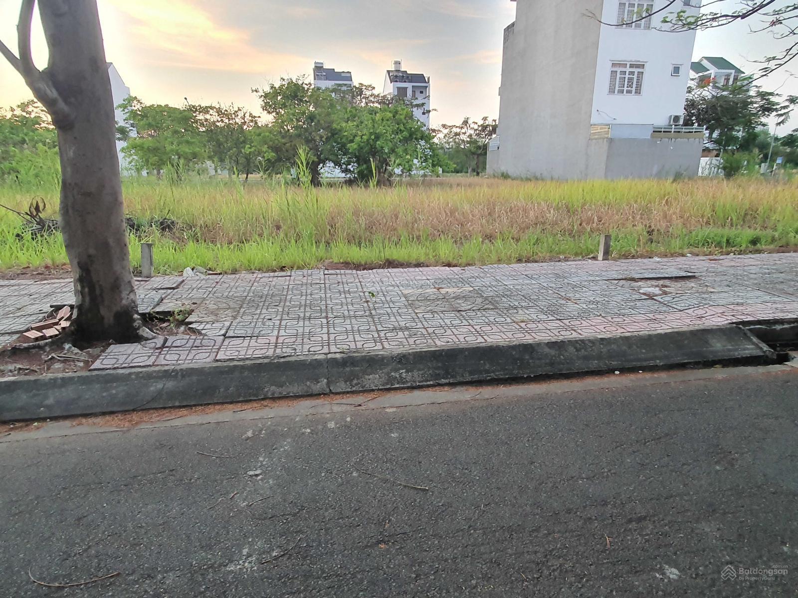 Cần bán lô đất giáp công viên khu Topia Khang Điền, diện tích 109m2 giá 8.2 tỷ Cần bán lô đất giáp công viên khu Topia Khang Điền, diện tích 109m2 giá 8.2 tỷ