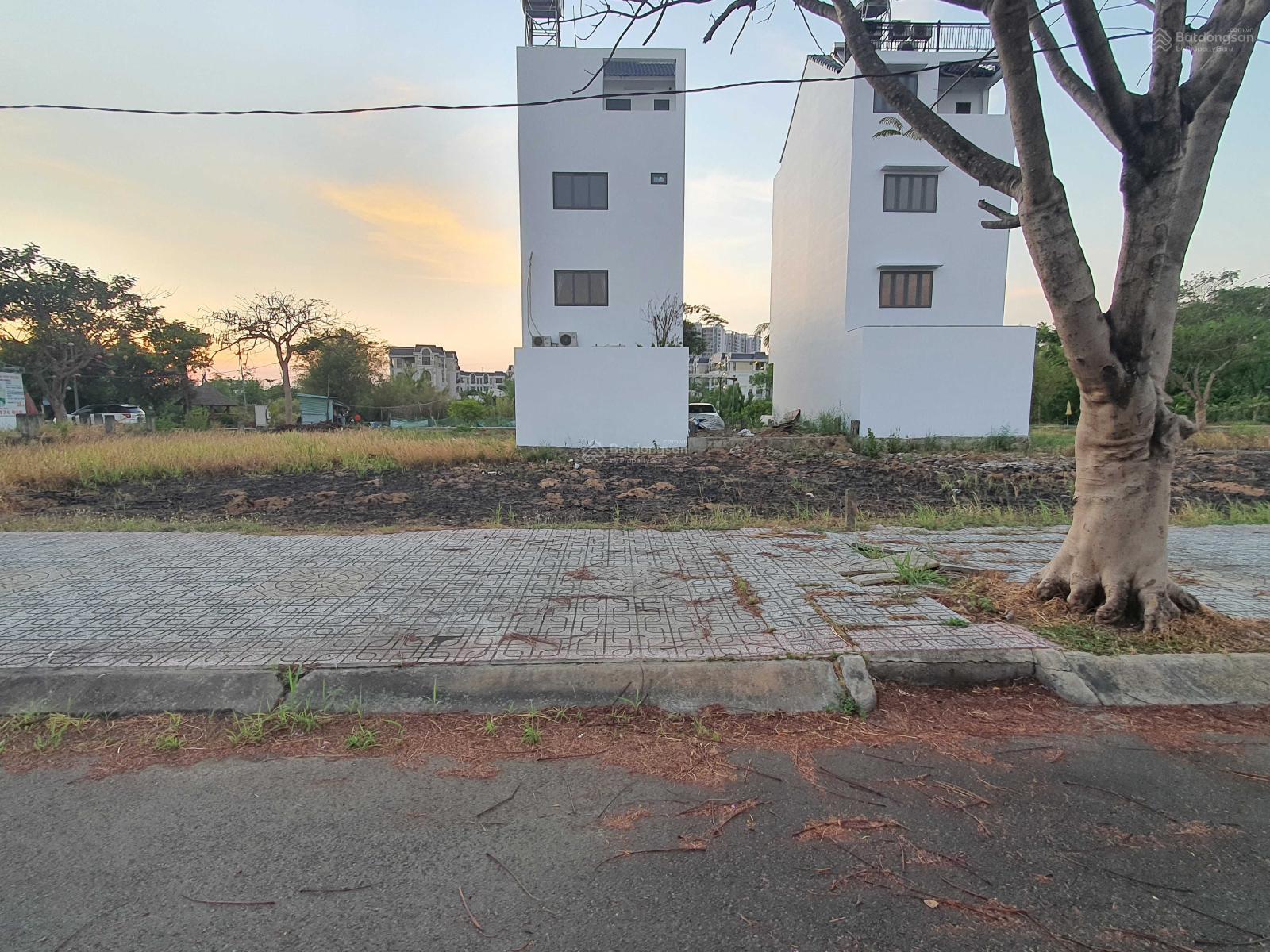 Cần bán lô đất giáp công viên khu Topia Khang Điền, diện tích 109m2 giá 8.2 tỷ Cần bán lô đất giáp công viên khu Topia Khang Điền, diện tích 109m2 giá 8.2 tỷ