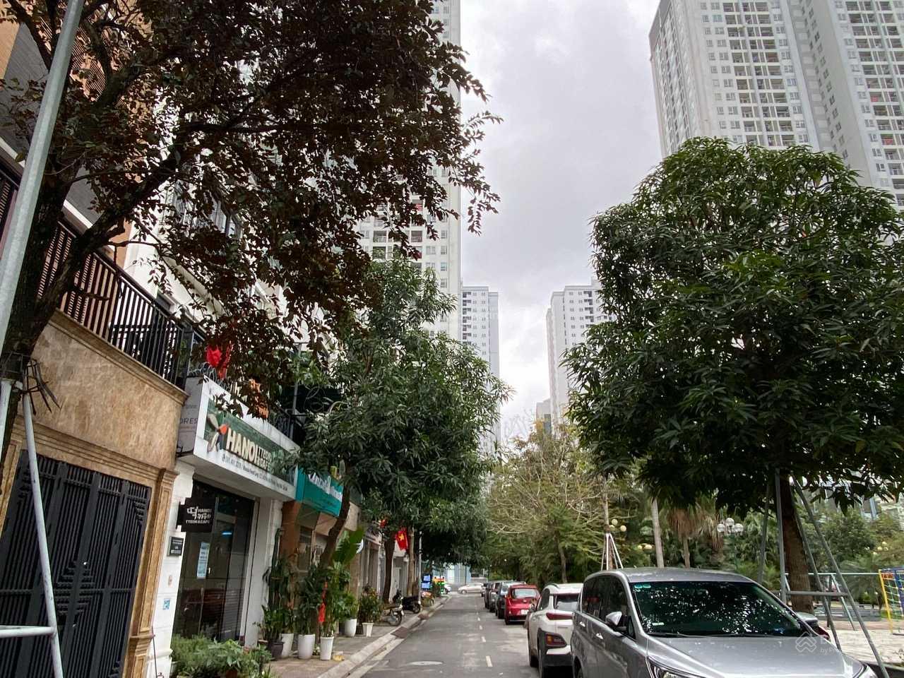 Cho thuê nhà biệt thự liền kề P. Yên Hòa, Cầu Giấy 90 m2, 4 tầng, thang máy mới đẹp 43 triệu