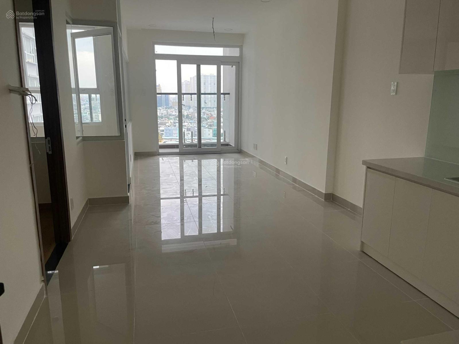 Bán gấp căn hộ 2PN 1WC giá 2,190 tỷ bao gồm các chi phí. Tầng đẹp view thoáng LH: 0907 174 ***