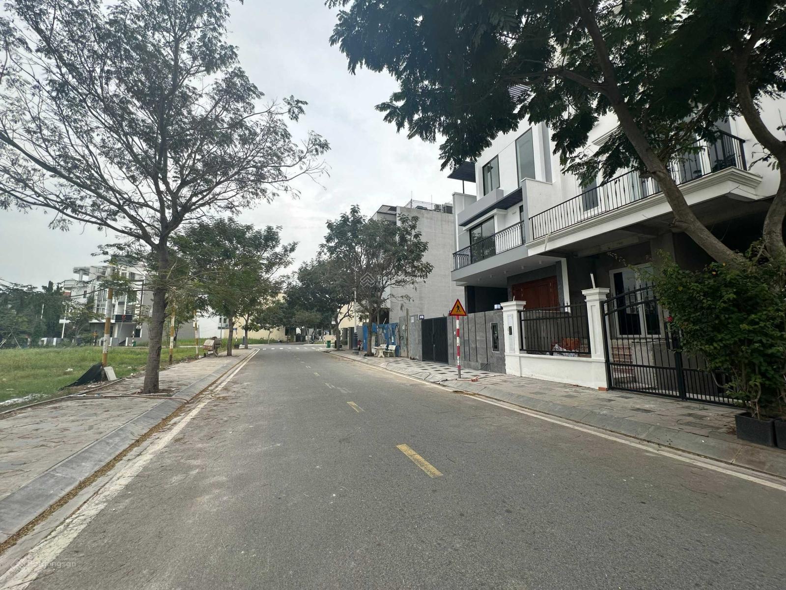 Kẹt tiền chủ cần bán gấp căn nhà phố view công viên khu Mystery Villa Đảo Kim Cương Q2 Kẹt tiền chủ cần bán gấp căn nhà phố view công viên khu Mystery Villa Đảo Kim Cương Q2