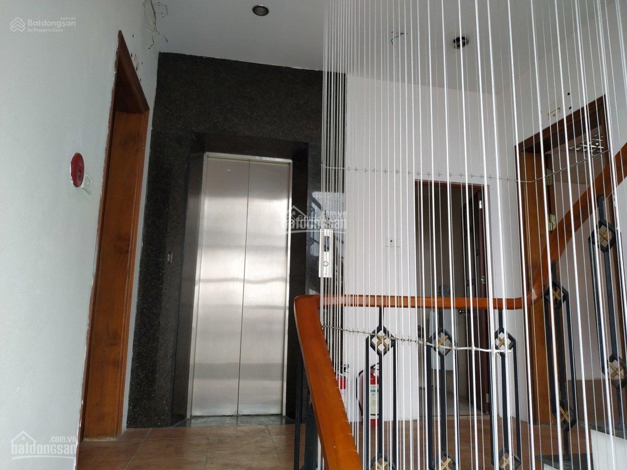 Cho thuê văn phòng ngõ 135 Núi Trúc, Ba Đình. 20m2 tầng 3 giá 4.5tr/tháng. Có điều hòa, thang máy