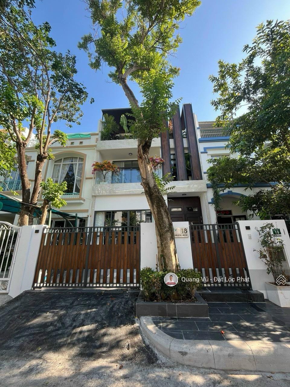 Bán 06 căn biệt thự Hưng Thái Phú Mỹ Hưng, DT 7x18m, 9x18m SHR, giá tốt 32 tỷ/căn. LH 0901 294 *** Bán 06 căn biệt thự Hưng Thái Phú Mỹ Hưng, DT 7x18m, 9x18m SHR, giá tốt 32 tỷ/căn. LH 0901 294 ***