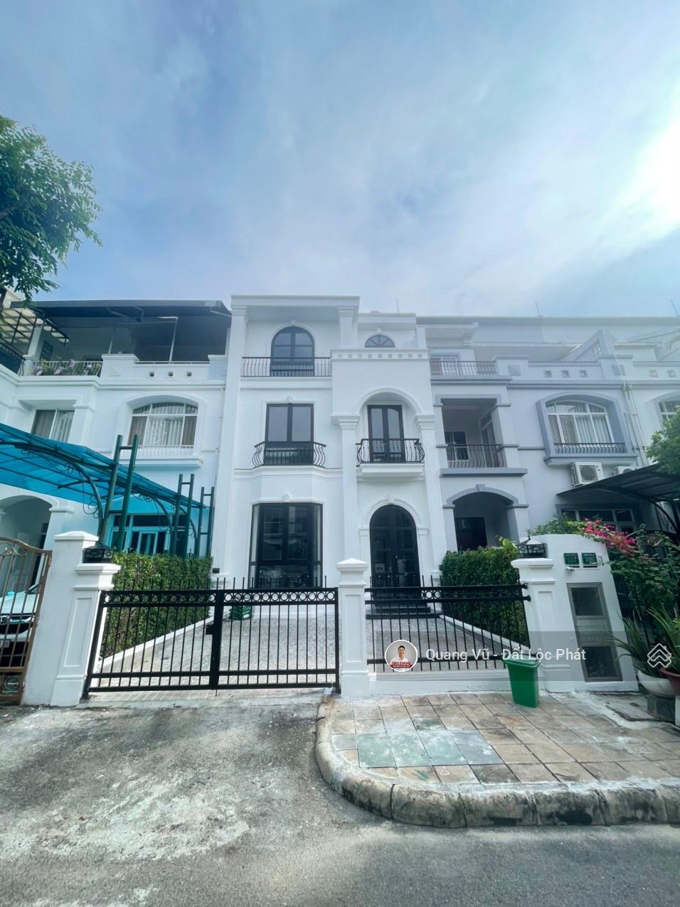 Bán 06 căn biệt thự Hưng Thái Phú Mỹ Hưng, DT 7x18m, 9x18m SHR, giá tốt 32 tỷ/căn. LH 0901 294 *** Bán 06 căn biệt thự Hưng Thái Phú Mỹ Hưng, DT 7x18m, 9x18m SHR, giá tốt 32 tỷ/căn. LH 0901 294 ***