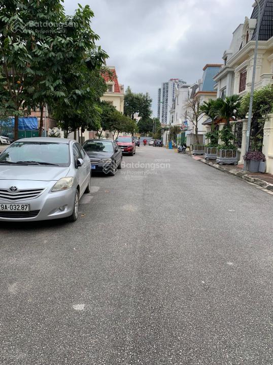 Bán gấp liền kề 135m2, MT 10m, giá 30 tỷ nhà hoàn thiện, ngay đường 22m. Liên hệ: 0963 689 ***