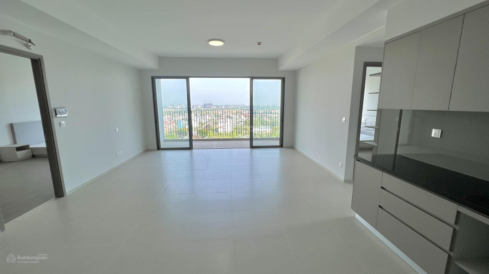 Bán căn 3PN (114m2), có sẵn nội thất, view hồ bơi sân tennis, quảng trường giá 4 tỷ 35 (có sổ)