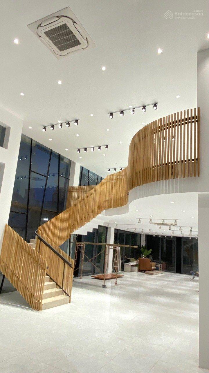 Tòa nhà nguyên căn mặt tiền 212 Pastuer ngay Ngã tư Nguyễn Công Trứ Quận 1