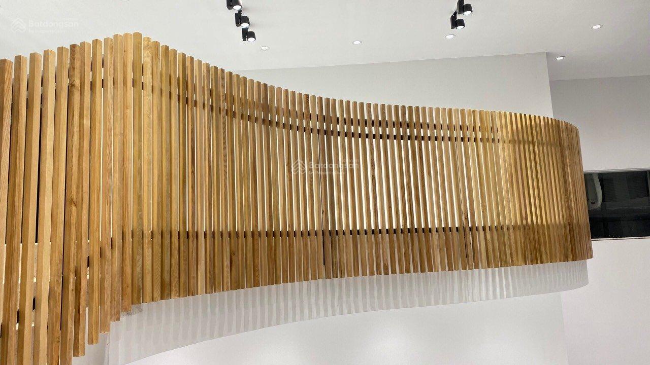 Tòa nhà nguyên căn mặt tiền 212 Pastuer ngay Ngã tư Nguyễn Công Trứ Quận 1