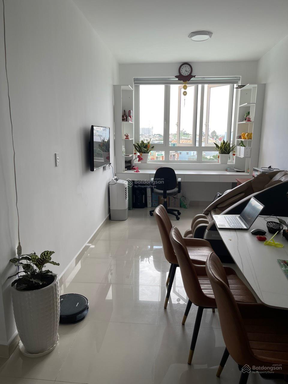 Bán gấp các căn Tô Ký, 2PN, 2WC, 61m2. Có ban công. LH 0938 379 ***