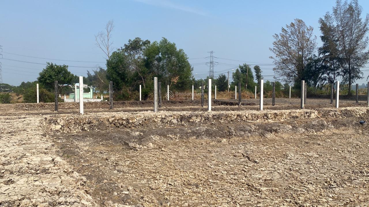 Chính chủ cần bán mảnh đất vườn MT đường D3 trung tâm Bình Chánh, thuận tiện di chuyển xe hơi