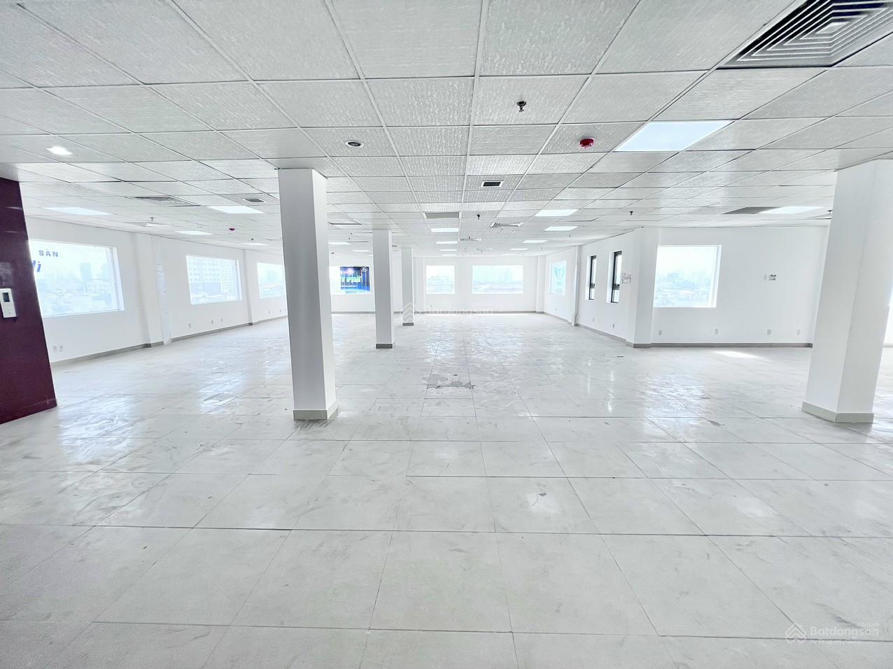 Tòa nhà mới xây ngay sân bay Tân Sơn Nhất quận Tân Bình - 2 hầm 10 tầng