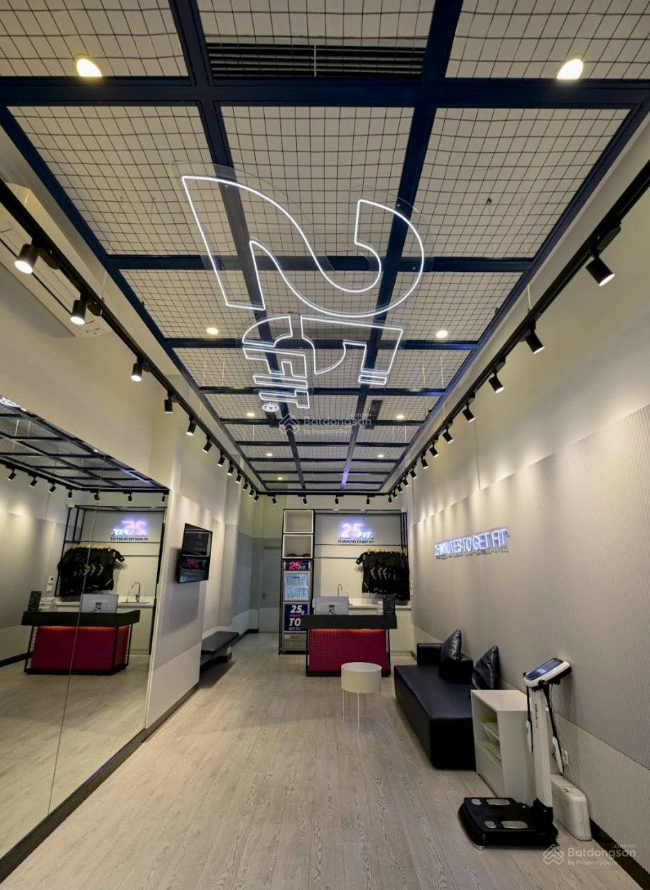 Cho thuê nhà mặt tiền Nguyễn Thiện Thuật, Quận 3, DT: 20x28m, 1 trệt, 1 lầu, DTSD: 1.100m2