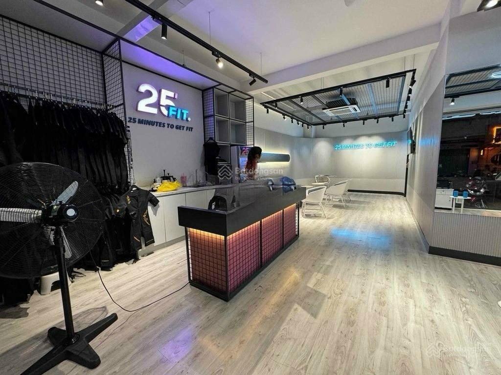 Cho thuê nhà mặt tiền Nguyễn Thiện Thuật, Quận 3, DT: 20x28m, 1 trệt, 1 lầu, DTSD: 1.100m2