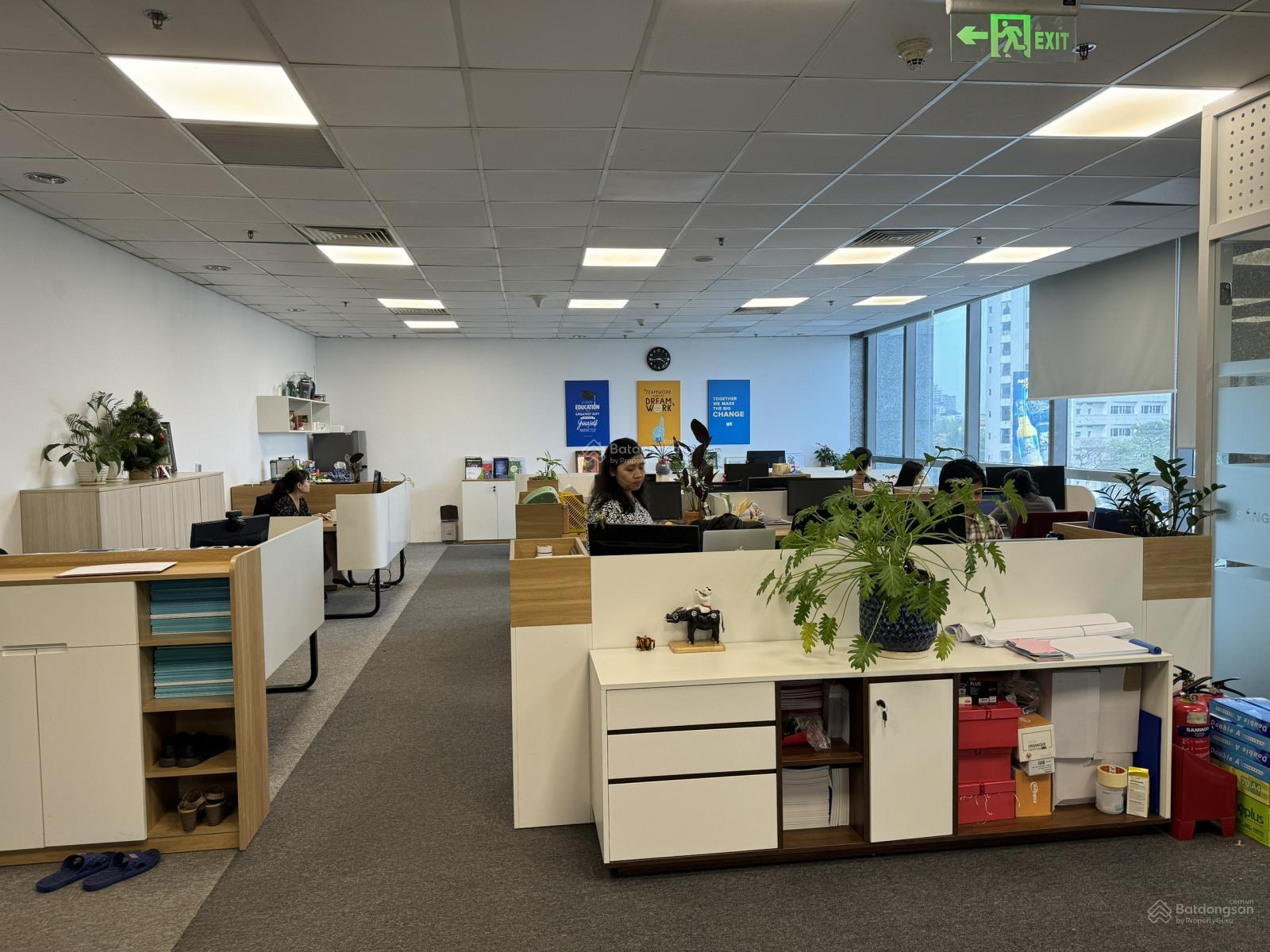 Chính chủ cho thuê văn phòng tòa Icon4 diện tích 80m2, 130m2, 200m2, 300m2 có sẵn nội thất đẹp Chính chủ cho thuê văn phòng tòa Icon4 diện tích 80m2, 130m2, 200m2, 300m2 có sẵn nội thất đẹp