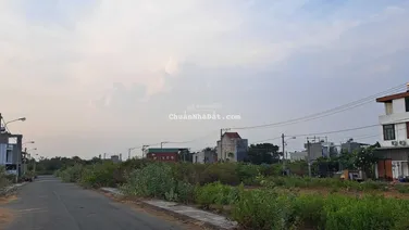 Kẹt tiền cần bán 52m2, đường 8 Long Phước, gần Vinhome. Khu dân cư đông đúc, mọi tiện ích đầy đủ