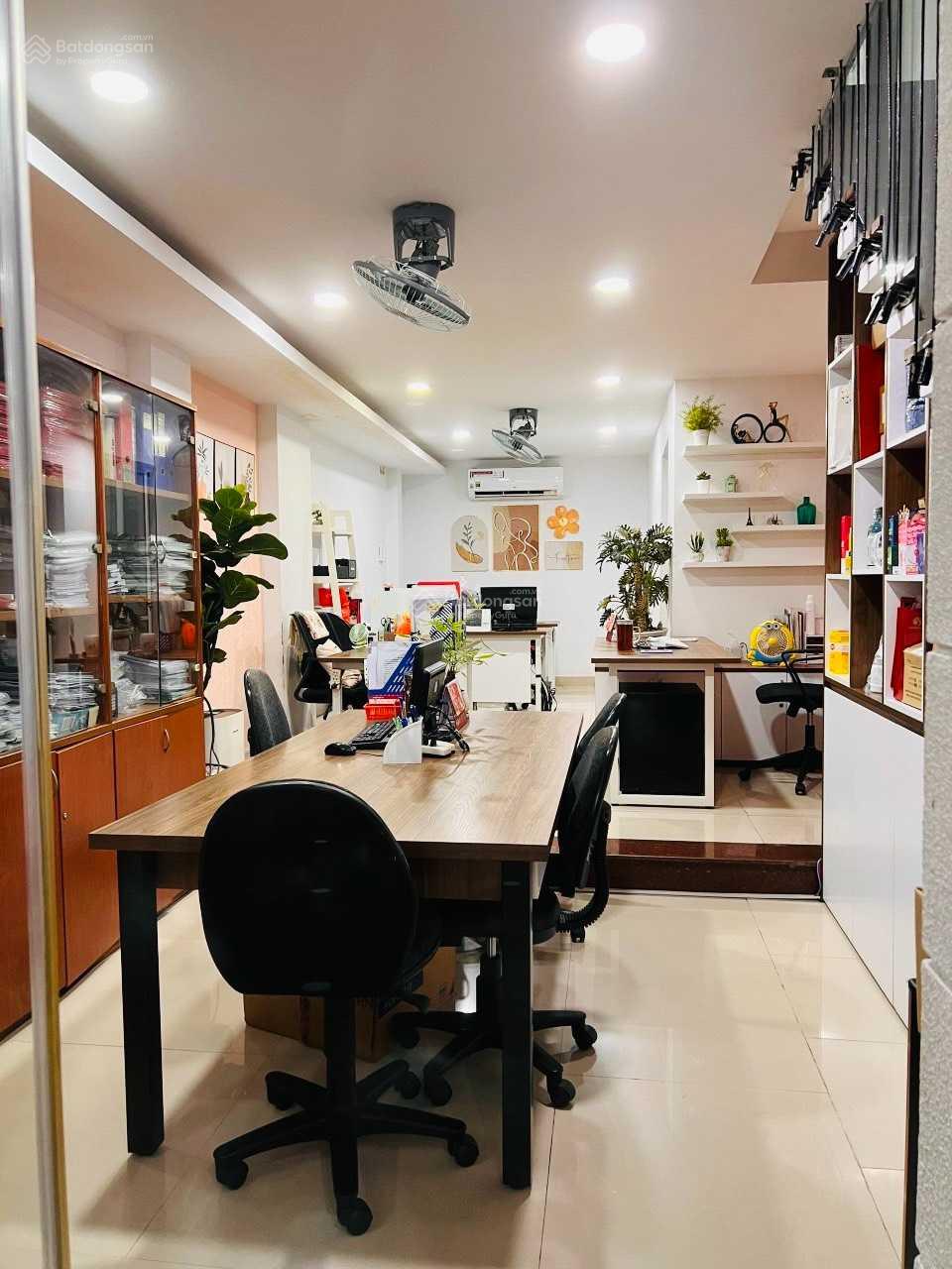 Bán nhà 3 lầu - MT Nguyễn Trường Tộ, 4mx20m, giá thương lượng mạnh, P. Tân Thành, Q. Tân Phú