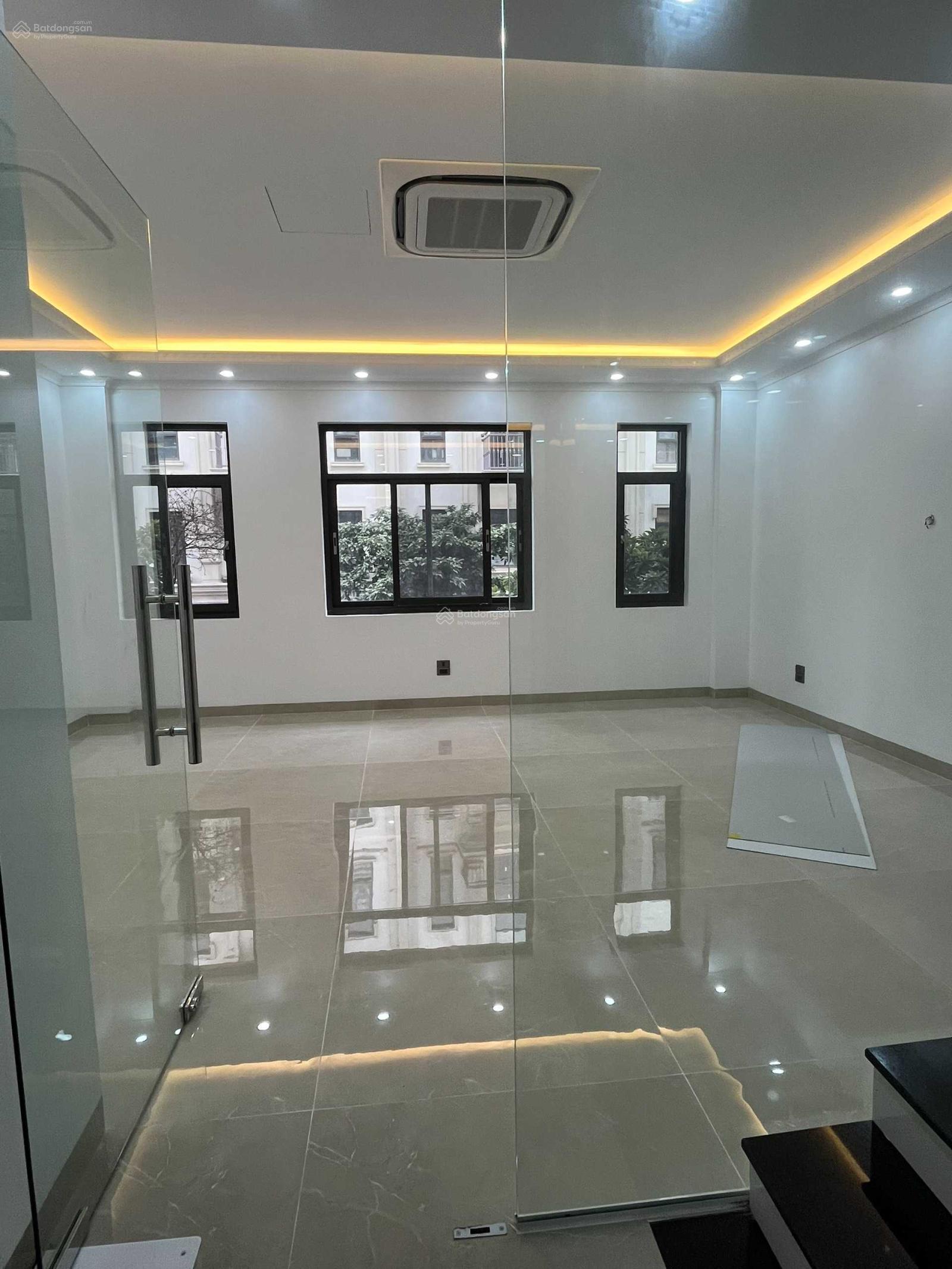Cho thuê văn phòng tại Him Lam Vạn Phúc, 90 m2/tầng gồm 2 phòng làm việc Cho thuê văn phòng tại Him Lam Vạn Phúc, 90 m2/tầng gồm 2 phòng làm việc