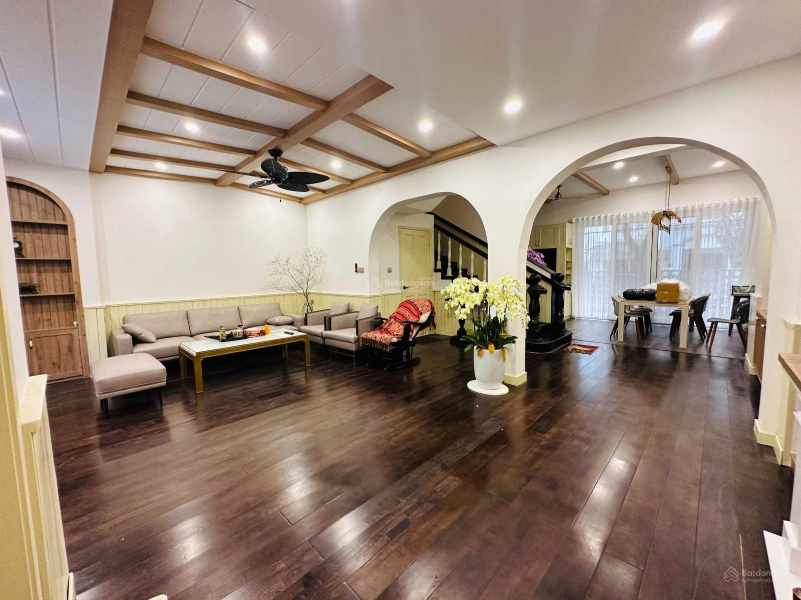 Cần tiền bán gấp căn biệt thự Hưng Thái, PMH, Q7, TP HCM LH 0919 582 *** Em Tiên PM