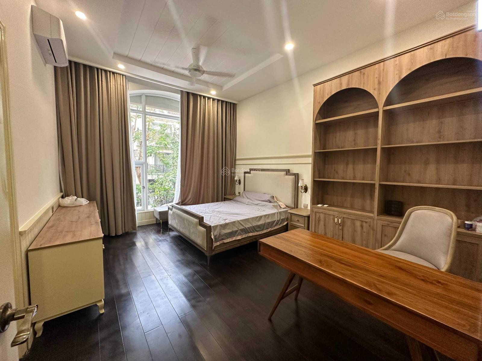 Cần tiền bán gấp căn biệt thự Hưng Thái, PMH, Q7, TP HCM LH 0919 582 *** Em Tiên PM