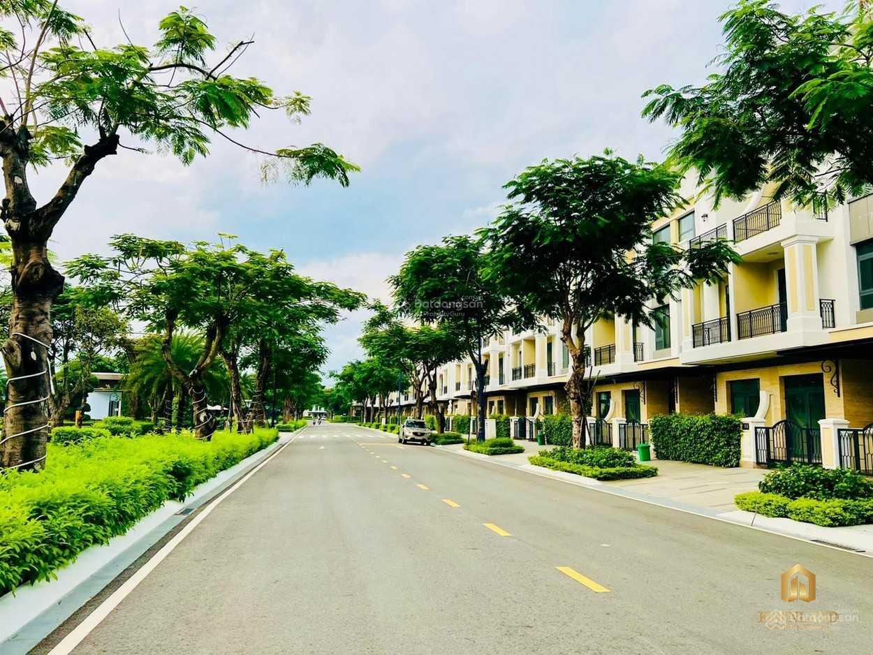 Cần bán gấp nhà phố Verosa Khang Điền vị trí đẹp view công viên, giá tốt
