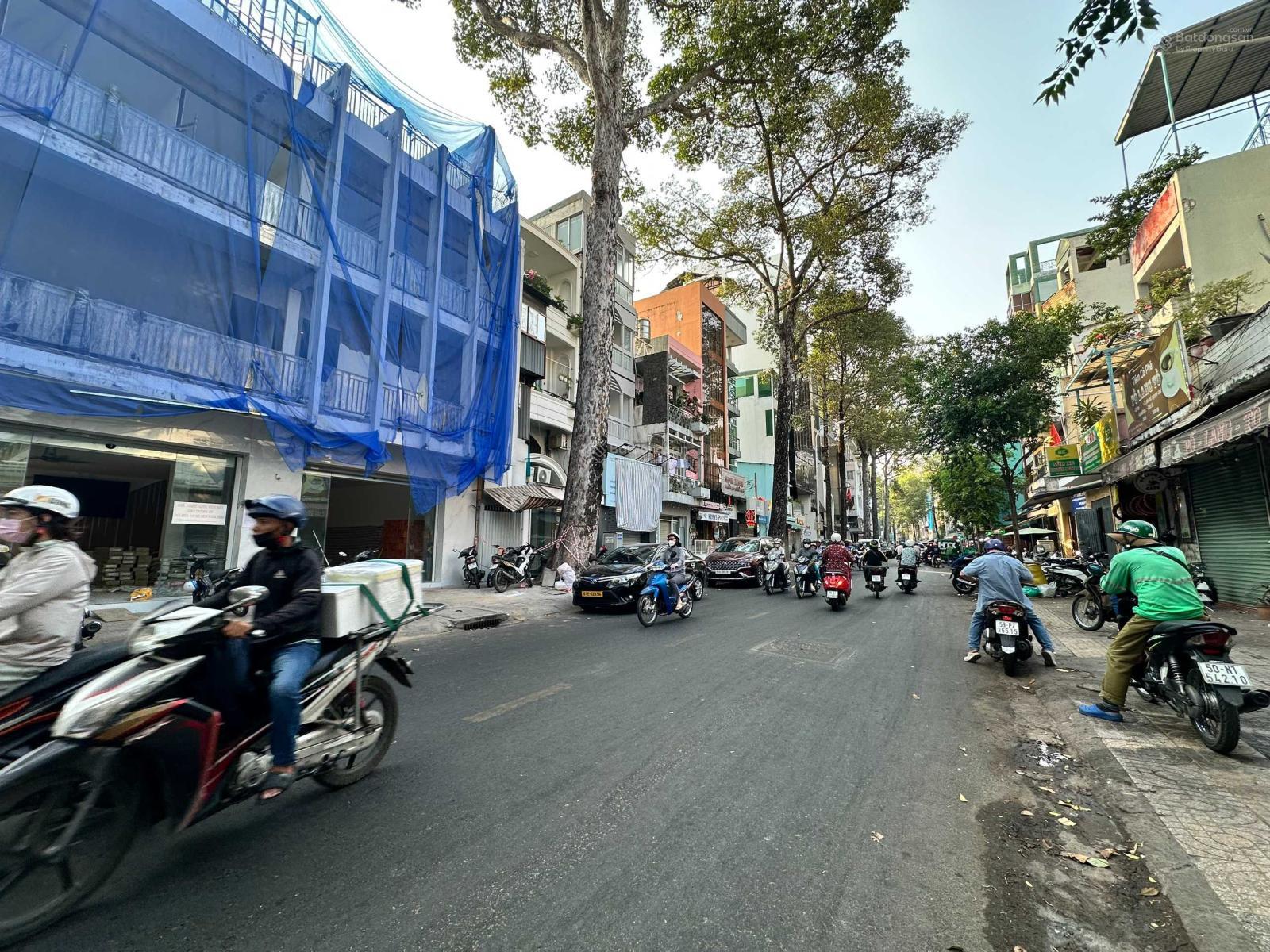 Cho thuê mặt bằng mặt tiền Trần Đình Xu, Quận 1, DT: 18x30m, 1 trệt 1 lửng, DTSD: 1.000m2