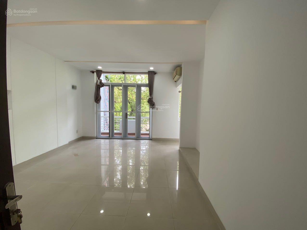 Cho thuê nhà Him Lam 5x20m hầm trệt 3 lầu có thang máy, máy lạnh giá 35tr, 0902 428 ***