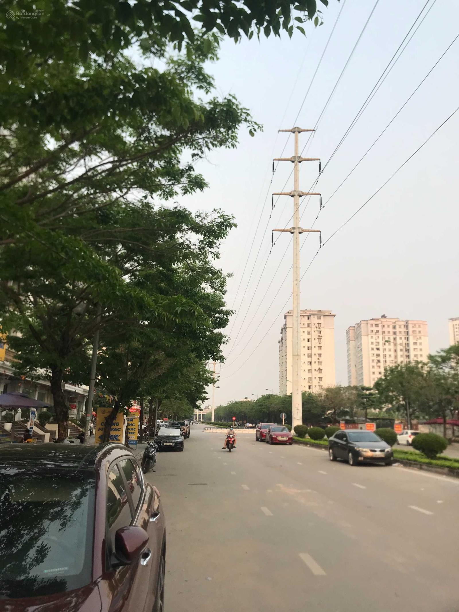 Cho thuê nhà liền kề 5 tầng + 1 hầm x 128 m2, MT 8m ở TP Giao Lưu, Phạm Văn Đồng, Hà Nội. Giá 70tr