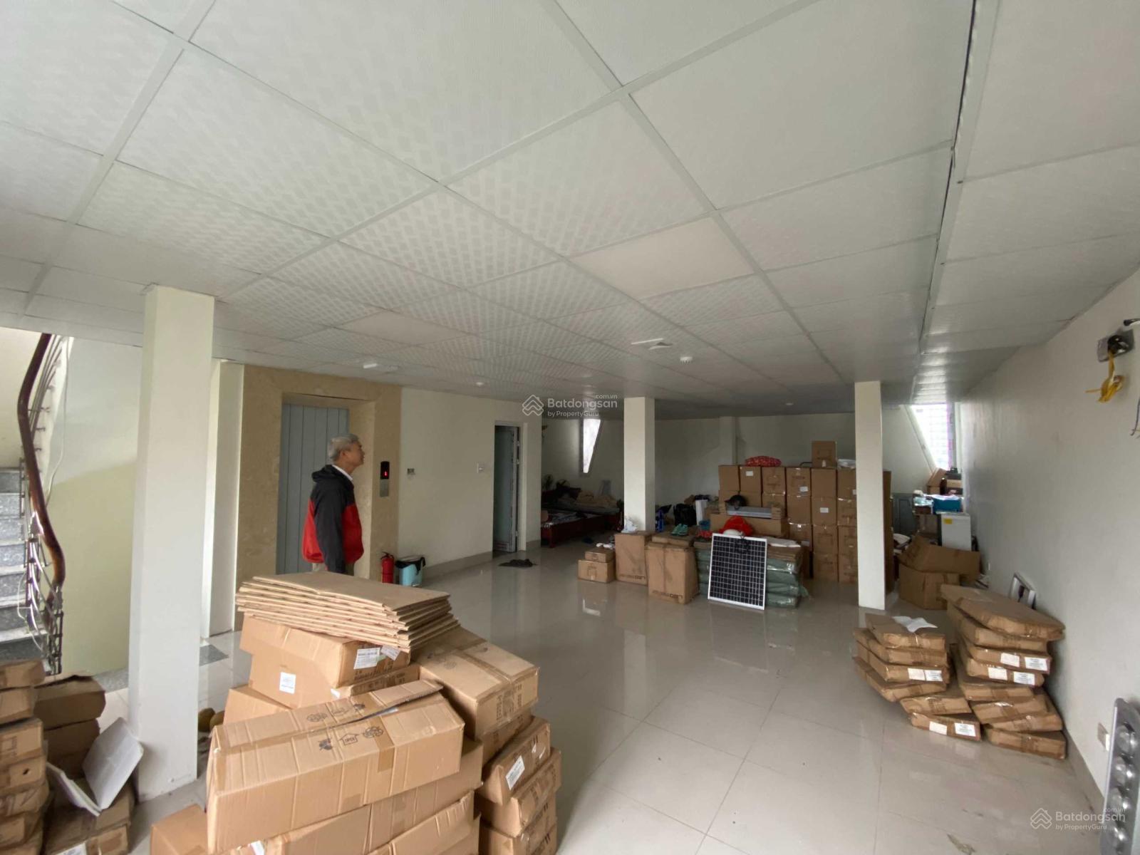 Cho thuê nhà liền kề 5 tầng + 1 hầm x 128 m2, MT 8m ở TP Giao Lưu, Phạm Văn Đồng, Hà Nội. Giá 70tr