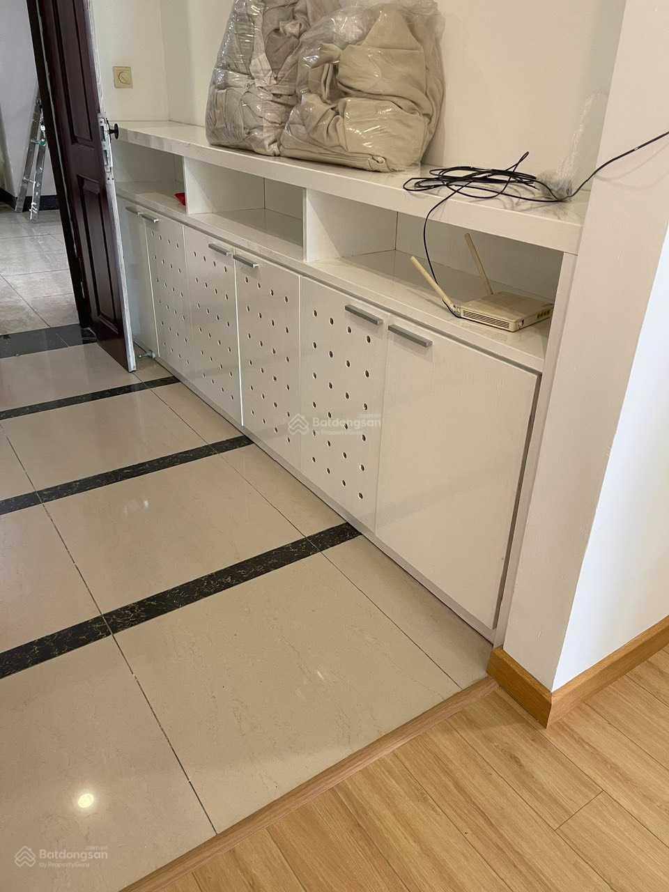 Bán căn hộ chung cư 671 Hoàng Hoa Thám, 91m2, 3 phòng ngủ, 2WC giá 9,2 tỷ. Nội thất xịn mới