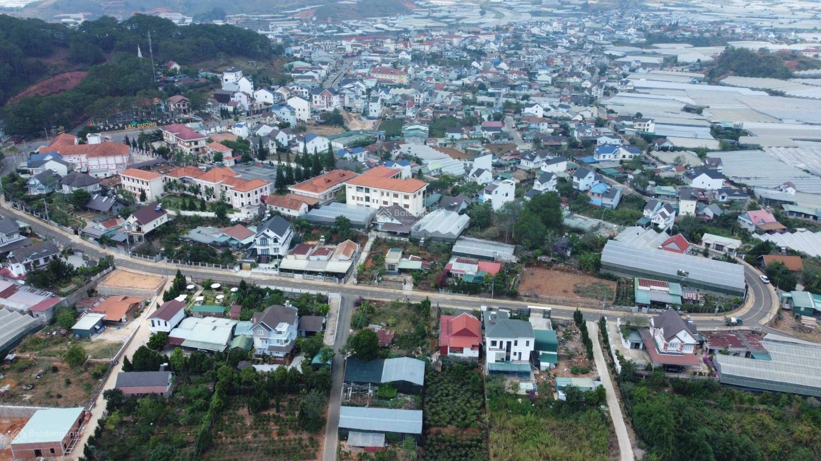 Bán nhanh 4 lô đất xây dựng mặt đường Phạm Hùng, TT Lạc Dương đường lớn 11m, gần công an Huyện