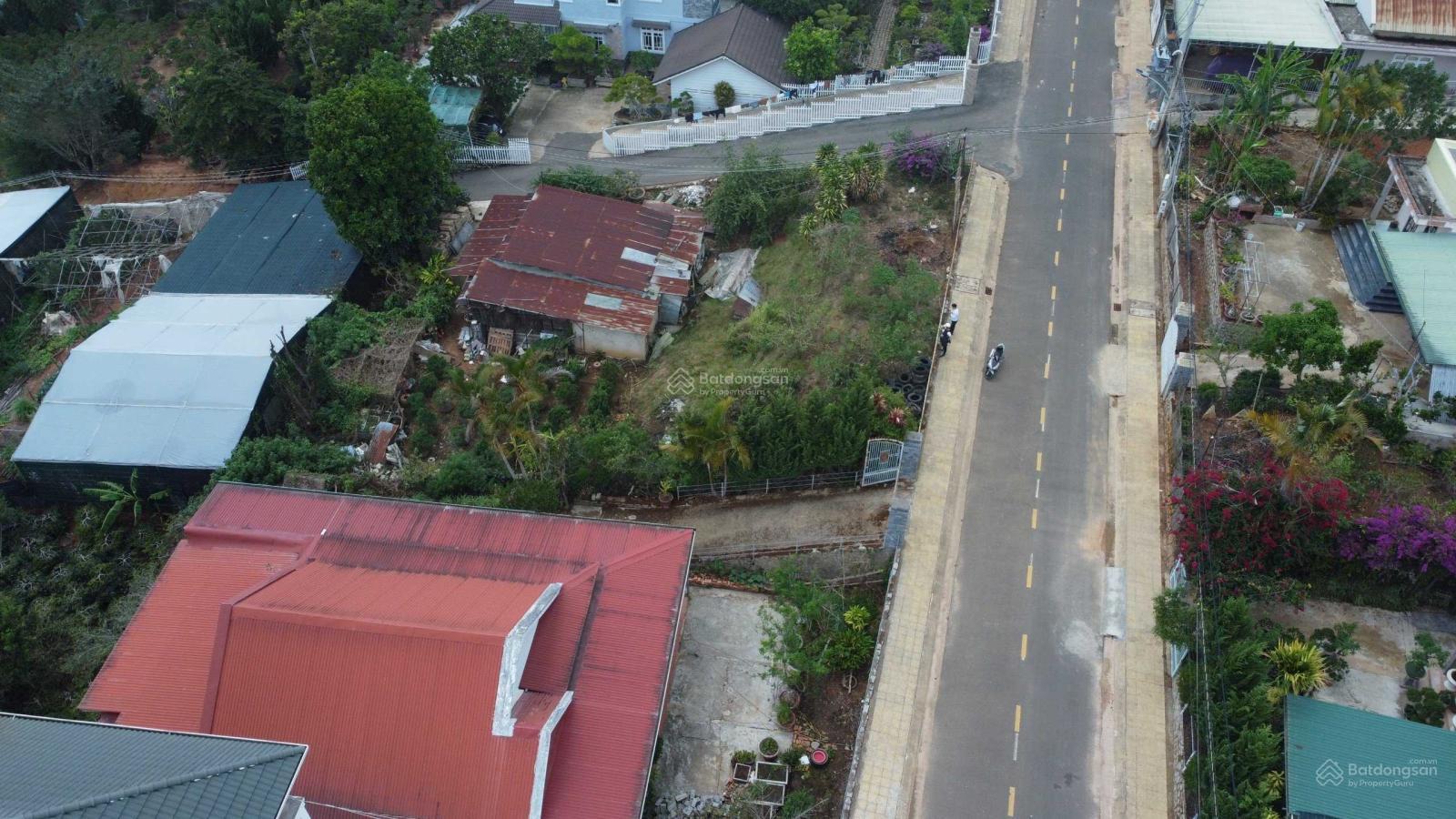 Bán nhanh 4 lô đất xây dựng mặt đường Phạm Hùng, TT Lạc Dương đường lớn 11m, gần công an Huyện