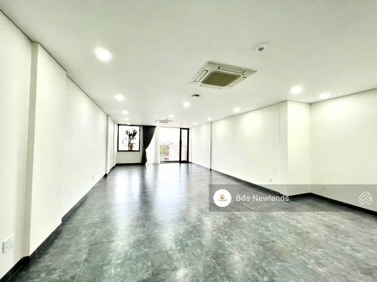 Cho thuê mặt bằng làm văn phòng 140m2 nguyên tầng nhà mới xây ngay cầu Rồng quận Sơn Trà, Đà Nẵng