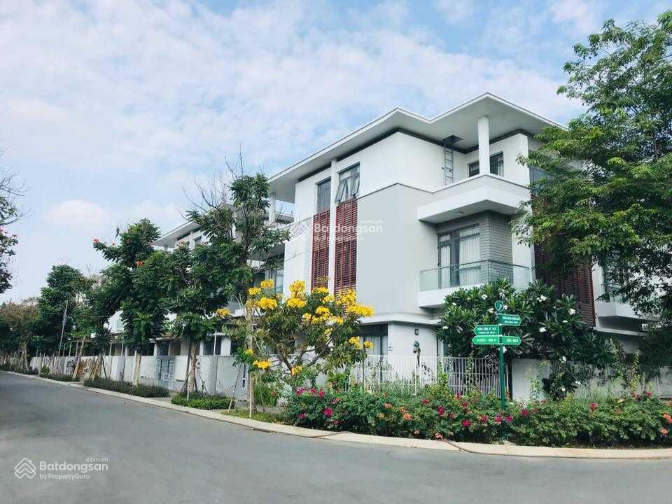 Biệt thự song lập, vị trí cực đẹp. DT: 190m2, giá 18.9 tỷ. LH: 0902 746 ***