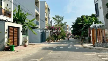 Trục chính Diamond Town đường Bưng Ông Thoàn giá 6,2 tỷ/72m2