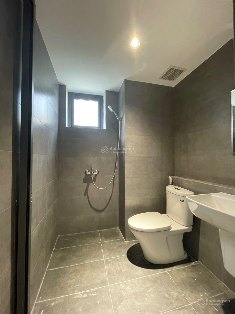 Phòng siêu xinh lâu lâu mới trống ban công thoáng mát - thang máy - hầm xe rộng rãi