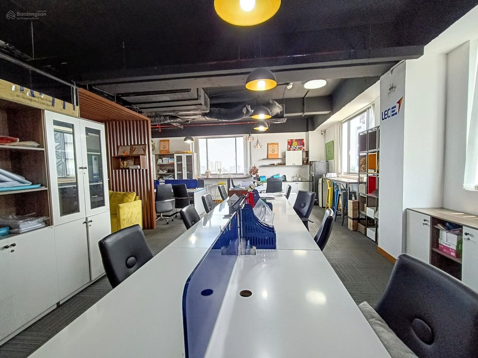 Văn phòng Full Nội Thất đường Nam Kỳ Khởi Nghĩa Quận 3...DT: 230m2 -- Giá: 110 triệu