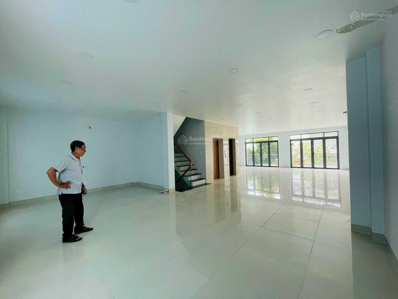 Cho thuê nhà 28A Huỳnh Đình Hai, P24, Bình Thạnh. 4 lầu thang máy. DTSD: 720m2. Có PCCC Cho thuê nhà 28A Huỳnh Đình Hai, P24, Bình Thạnh. 4 lầu thang máy. DTSD: 720m2. Có PCCC