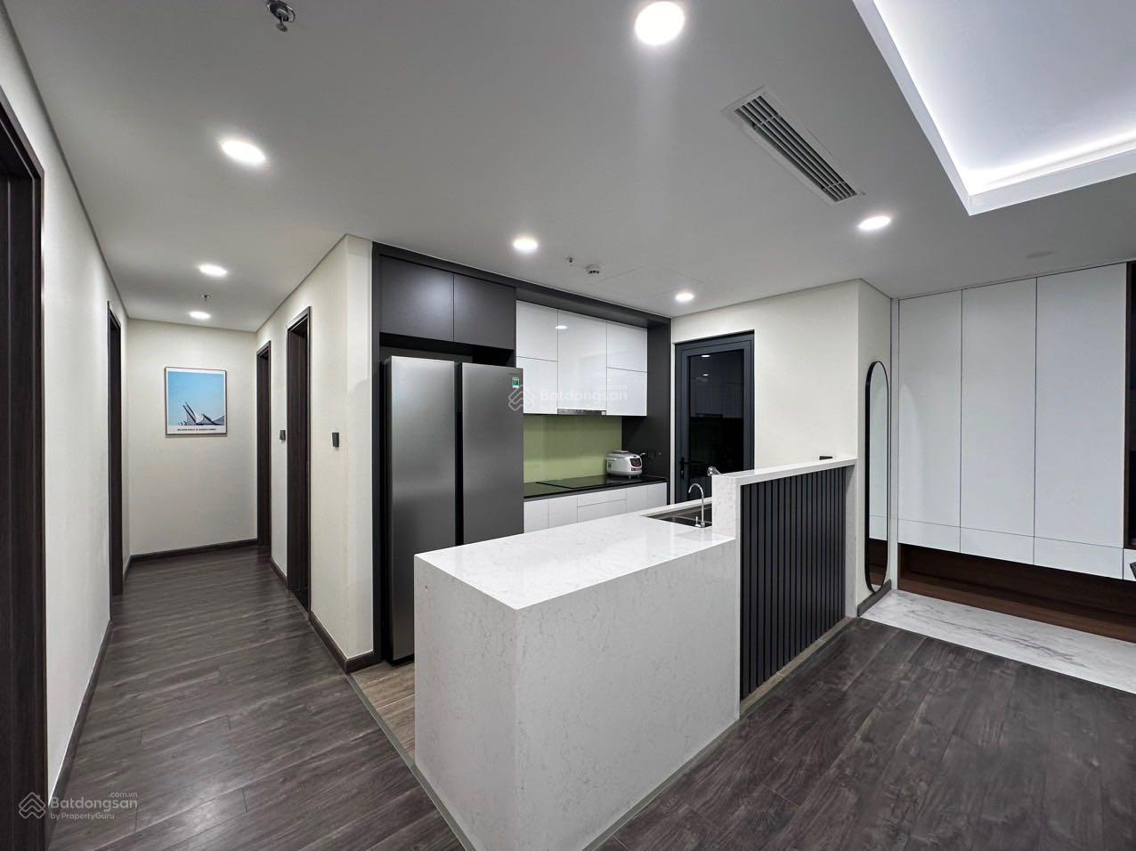 Cần cho thuê gấp căn hộ 3PN từ cơ bản đến full đồ giá 15tr/th tại dự án Ngoại Giao Đoàn giá tốt