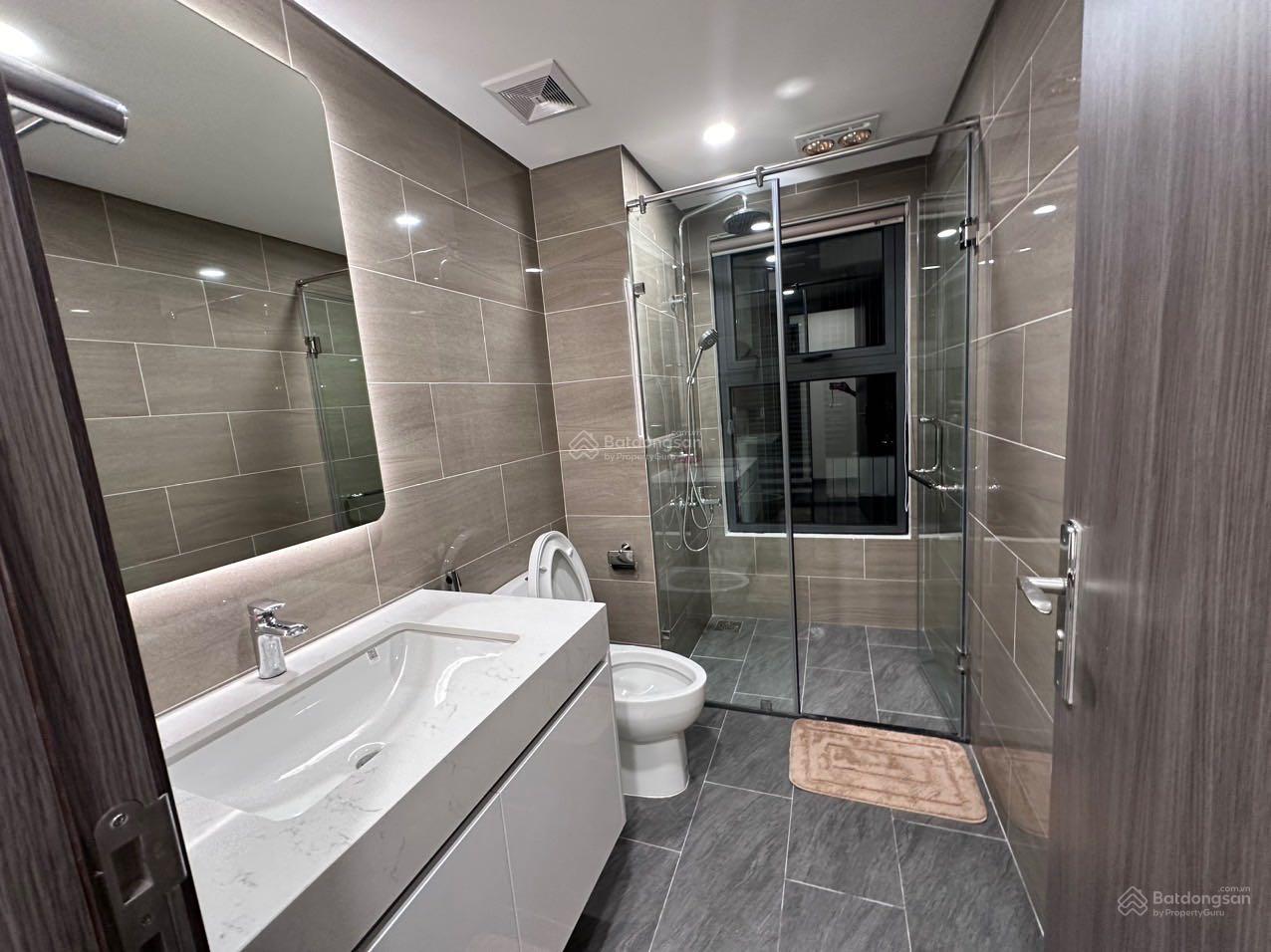 Cần cho thuê gấp căn hộ 3PN từ cơ bản đến full đồ giá 15tr/th tại dự án Ngoại Giao Đoàn giá tốt