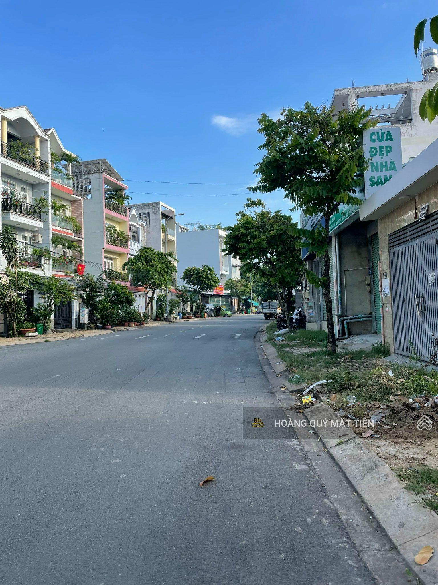 Nhà 4 Tầng MTKD Đường 494 - Lê Văn Việt : 10m*21m = 210m2. DT sàn ~ 700m2. Thu nhập: 80 Tr/Tháng