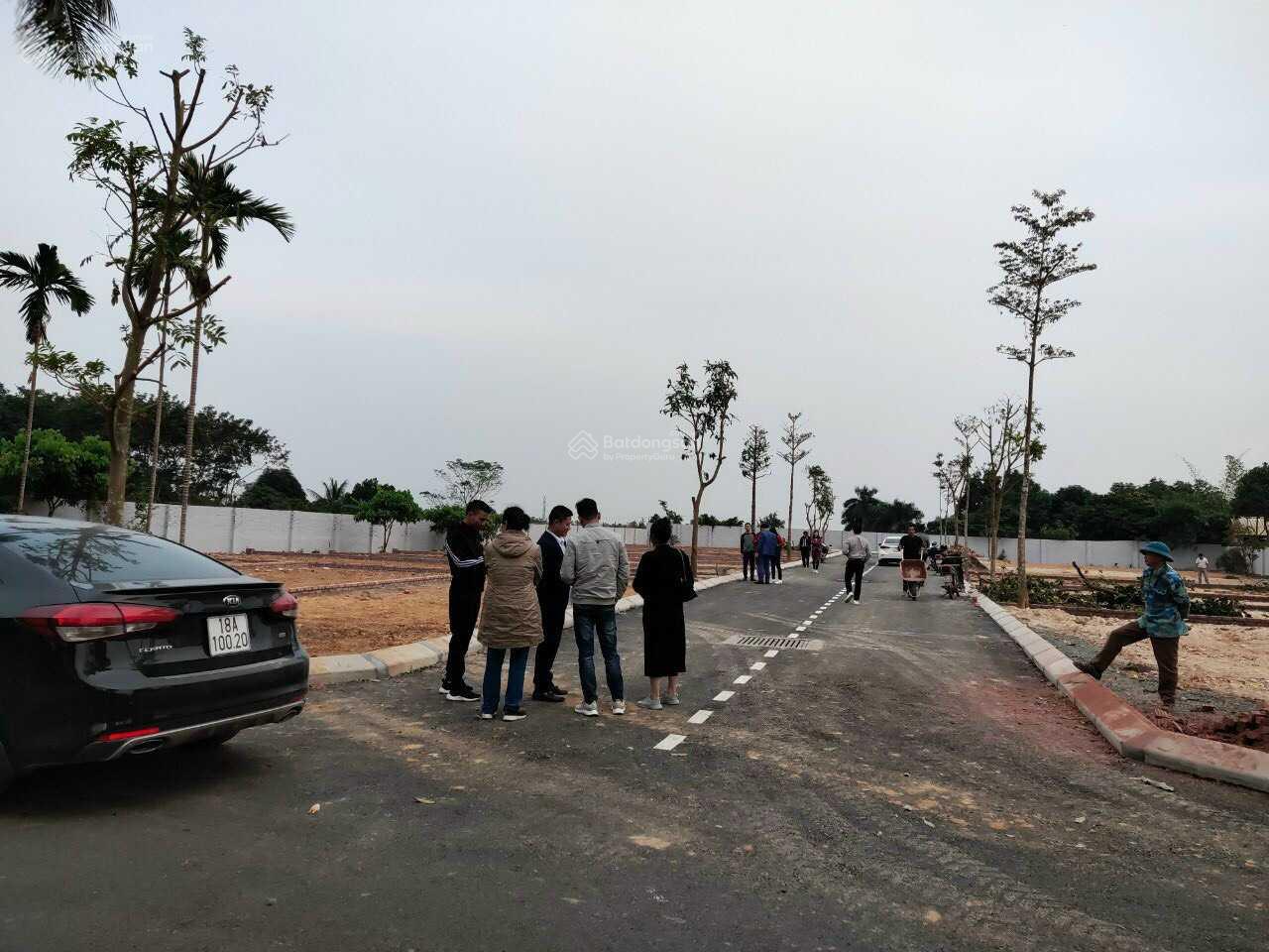 Chính chủ bán lỗ lô đất 98m2 gias 3tỷ tại Hòa Lạc, không môi giới miễn trung gian. Cám ơn Chính chủ bán lỗ lô đất 98m2 gias 3tỷ tại Hòa Lạc, không môi giới miễn trung gian. Cám ơn