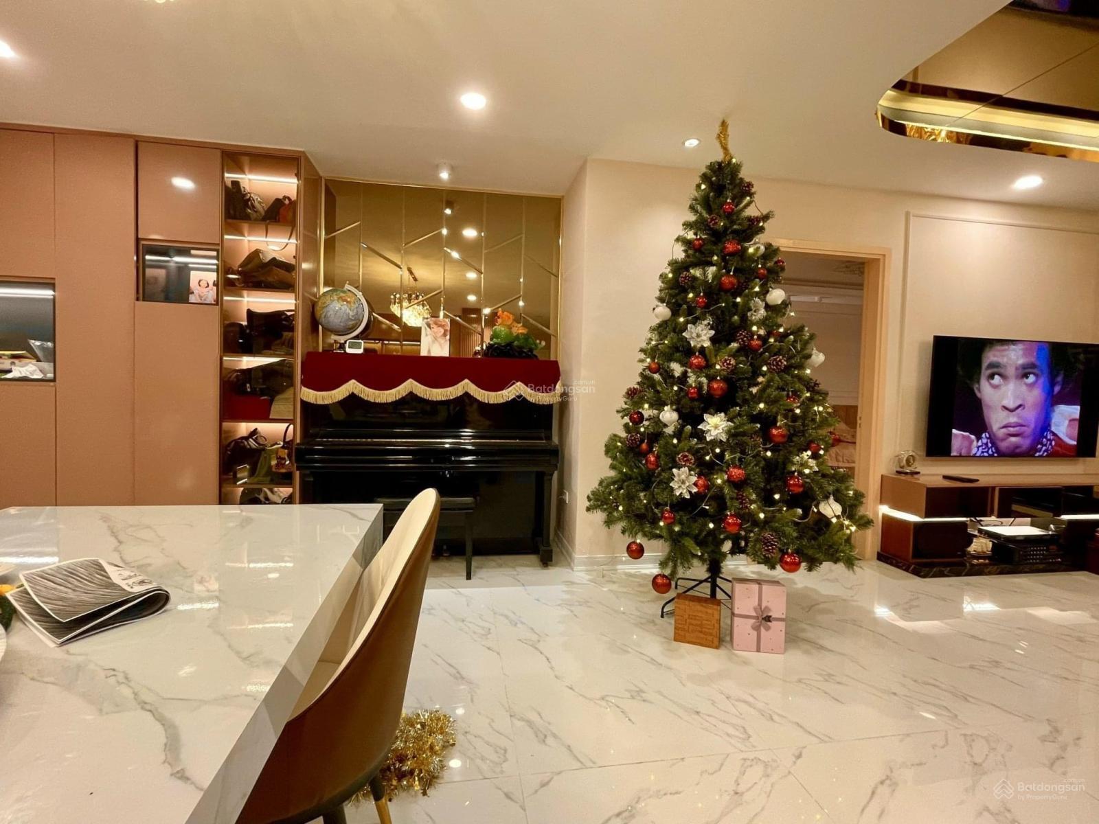 Duy nhất căn penthouse 670m2, 5 ngủ + 1, full nội thất, chung cư Golden Palace. Giá 38.5 tỷ có TL