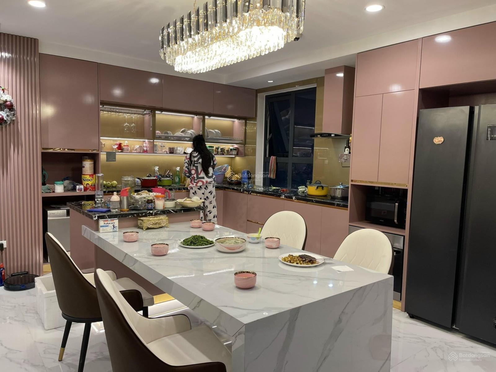Duy nhất căn penthouse 670m2, 5 ngủ + 1, full nội thất, chung cư Golden Palace. Giá 38.5 tỷ có TL