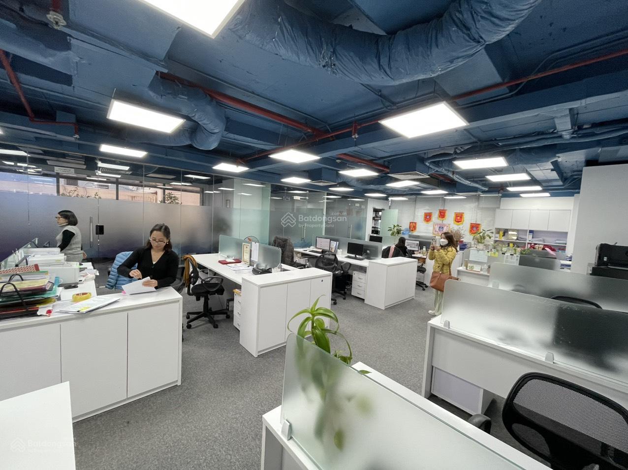 Khan hiếm! Duy nhất 136m2 văn phòng tại tòa nhà Golden Field Nguyễn Cơ Thạch đang cho thuê Khan hiếm! Duy nhất 136m2 văn phòng tại tòa nhà Golden Field Nguyễn Cơ Thạch đang cho thuê
