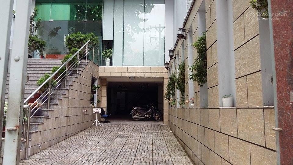 Văn phòng đẹp đường Đào Duy Anh, giá hợp lý, nơi để xe rộng rãi và trang thiết bị hiện đại