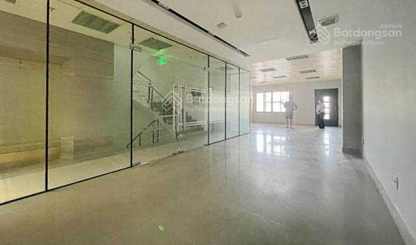 Văn phòng đẹp đường Đào Duy Anh, giá hợp lý, nơi để xe rộng rãi và trang thiết bị hiện đại