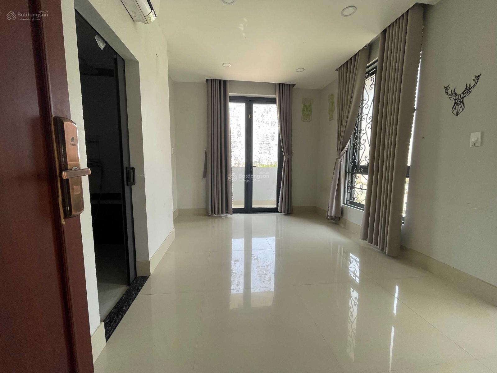 Cho thuê biệt thự 3 tầng, có thang máy, DTSD 500m2, gần ngay công viên, ảnh thật 100%